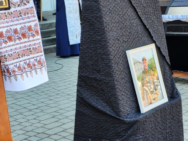 Ковельська громада провела в останню земну дорогу Героя Віктора Батюшкіна