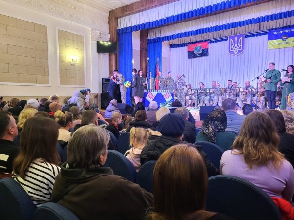 У Ковелі представники 14 ОМБр вручили пам’ятні відзнаки «Князівський хрест Героя «Навіки в строю» сім’ям загиблих побратимів