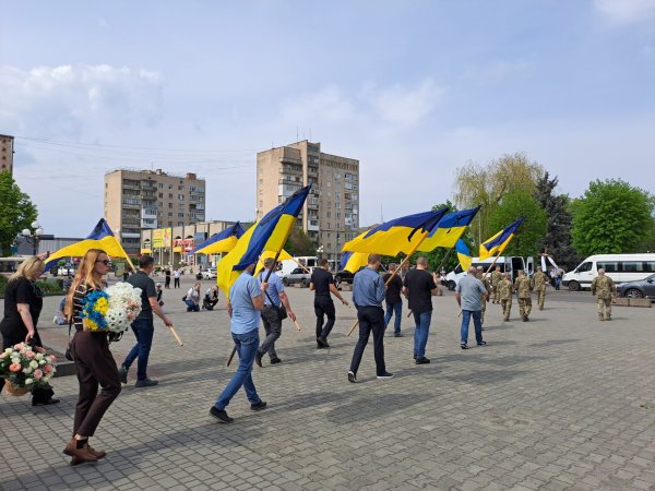 Назавжди в строю: ковельчани провели в останню земну дорогу молодого воїна Владислава Андрусика