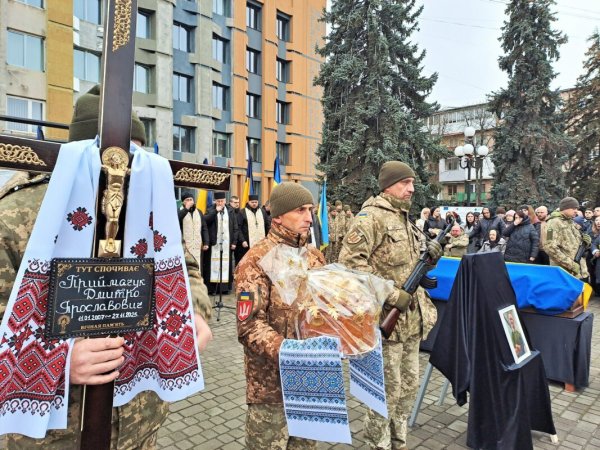 Ковель провів в останню путь 18-річного воїна Дмитра Приймачука