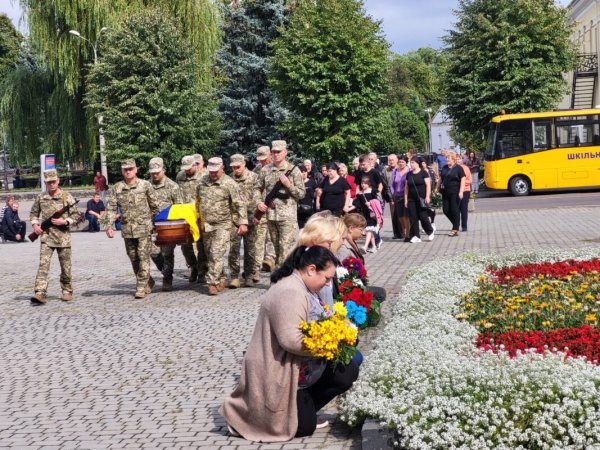 Ковельська громада попрощалася з Героєм Василем Тарасюком Ковельська громада попрощалася з Героєм Василем Тарасюком