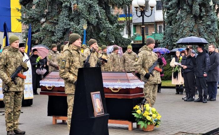 У його очах назавжди залишилось бахмутське небо: ковельчани попрощались з молодим Героєм з Луганщини