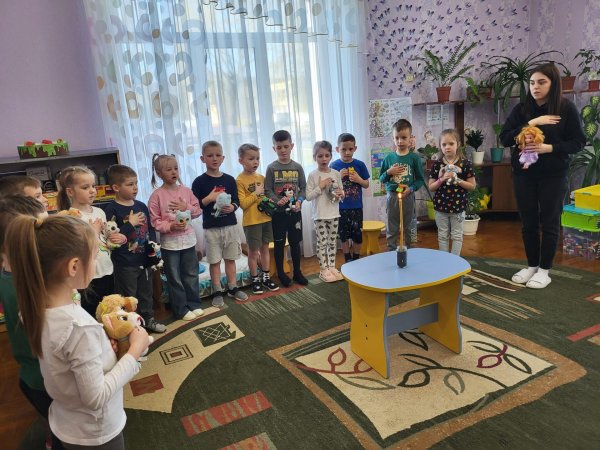 Хвилина мовчання – особливий момент у наших закладах дошкільної освіти