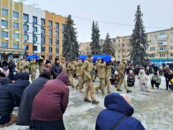 Ковель попрощався з полеглими Захисниками Миколою Сичем та Андрієм Вдовиченком Ковель попрощався з полеглими Захисниками Миколою Сичем та Андрієм Вдовиченком