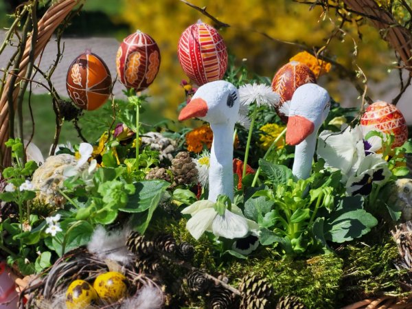 У Ковелі в парку Шевченка встановили Великодні композиції. Фото