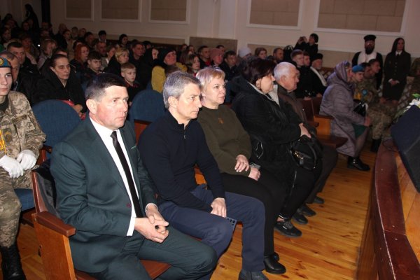 У Ковелі представники 14 ОМБр вручили пам’ятні відзнаки «Князівський хрест Героя «Навіки в строю» сім’ям загиблих побратимів