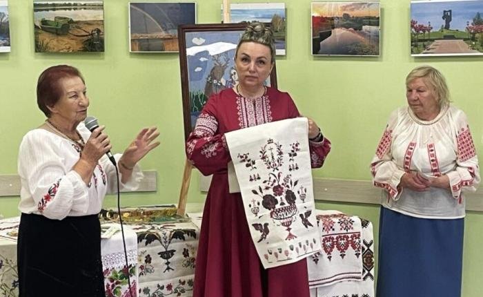 В Університеті ІІІ віку в Ковелі завершили навчальний рік тематичною зустріччю до Дня вишиванки