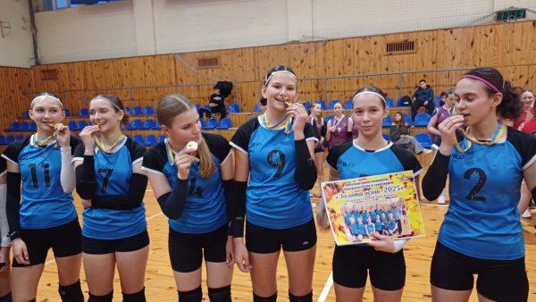 Команда ДЮСШ №1 імені Петра Стуса виборола перше місце у волейбольному турнірі «Золота осінь-2025»