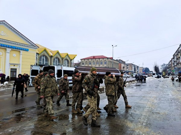 Віддав життя за Україну: у Ковелі попрощались з Героєм Романом Грушевінчуком