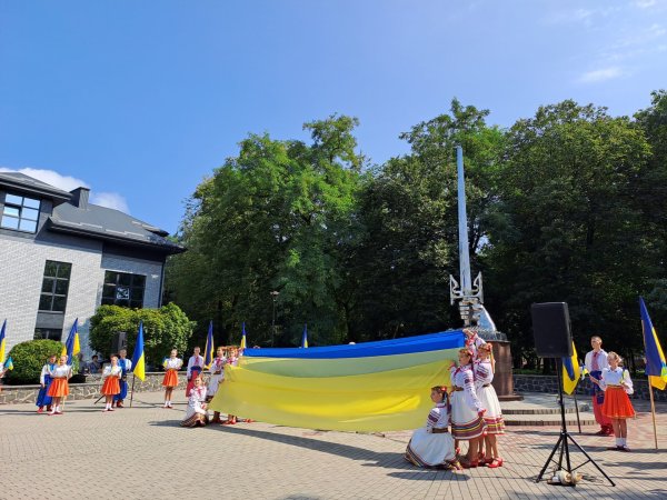 У Ковелі урочисто підняли Державний Прапор України