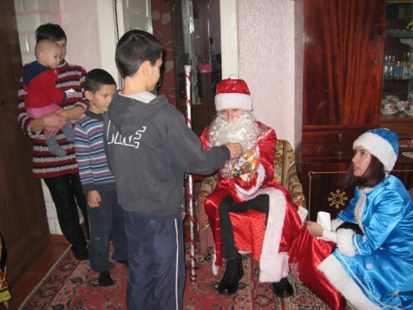 Новорічні подарунки отримали сім'ї, які опинилися в складних життєвих обставинах Новорічні подарунки отримали сім'ї, які опинилися в складних життєвих обставинах