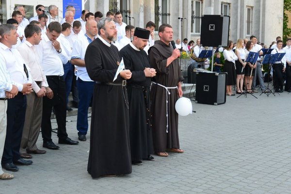 Хода на захист дітей і сім’ї об’єднала кількасот ковельчан ФОТО Хода на захист дітей і сім’ї об’єднала кількасот ковельчан ФОТО