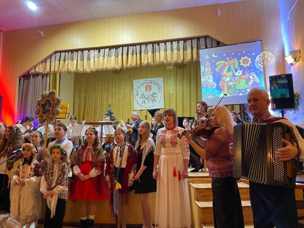 Бережемо традиції та донатимо на ЗСУ: у школі мистецтв відбувся «Різдвяний вечір премʼєр»