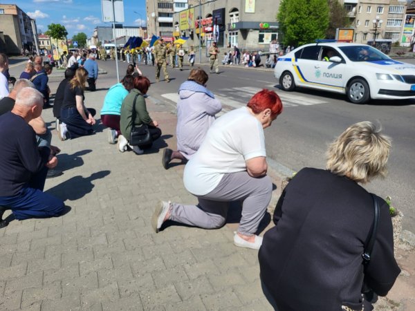 Ковельська громада провела в останню земну дорогу Героя Віктора Батюшкіна