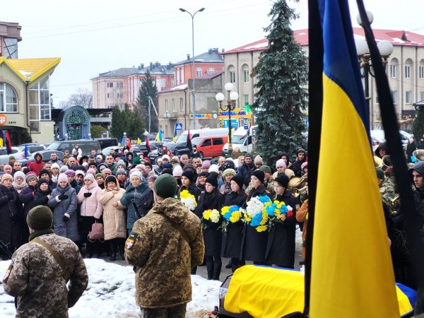 У Ковелі попрощалися з двома воїнами-захисниками Назарієм Бодняком та Вячеславом Тимченком У Ковелі попрощалися з двома воїнами-захисниками Назарієм Бодняком та Вячеславом Тимченком