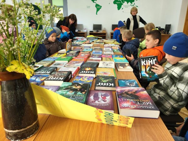 Бібліотеки нашої громади отримали нові книги