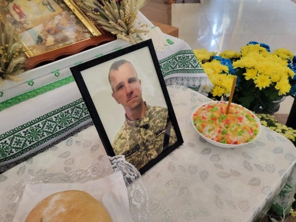 Ковельчани провели в останню земну дорогу Захисника Руслана Нечипорука Ковельчани провели в останню земну дорогу Захисника Руслана Нечипорука
