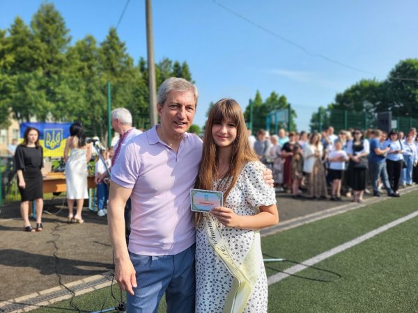 Це неймовірні моменти: для ковельських школярів пролунав останній дзвоник