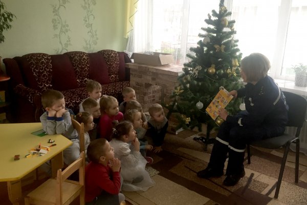 У Ковелі рятувальники провели передноворічне заняття з безпеки у дитсадку «Теремок» У Ковелі рятувальники провели передноворічне заняття з безпеки у дитсадку «Теремок»