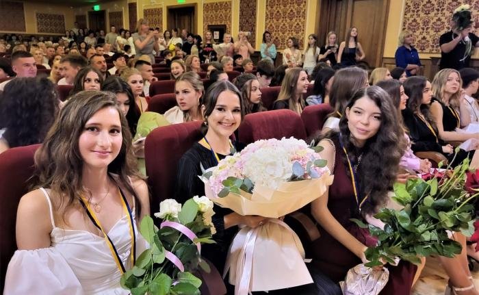 Мирного Вам завтра, дорогі випускники!