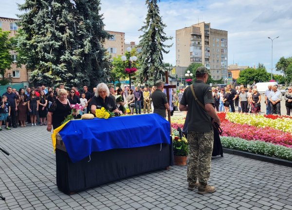 Спасибі тобі, Герою. Ковельчани віддали останню шану Руслану Мазурику