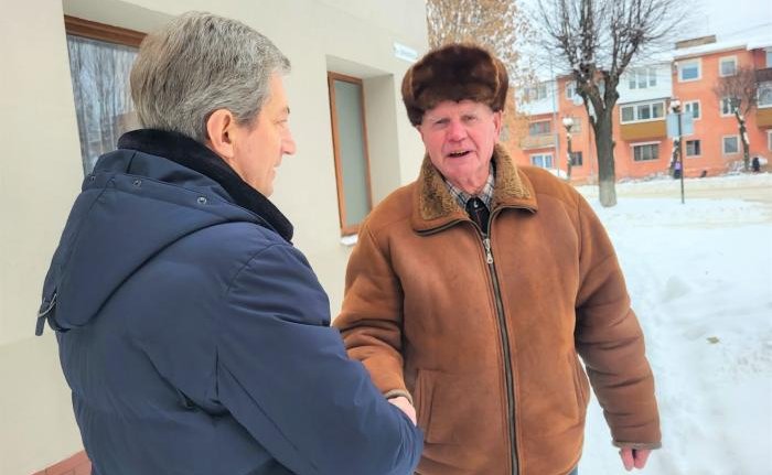 Міський голова подякував ковельчанину Миколі Вакарчуку за відремонтовану колонку