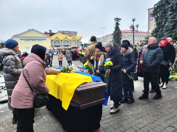 Обіцяв повернутись додому: ковельчани попрощались з Героєм Сергієм Оніщуком Обіцяв повернутись додому: ковельчани попрощались з Героєм Сергієм Оніщуком