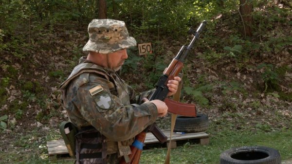 Поблизу Ковеля добровольці навчалися стрільби та домедичної допомоги ВІДЕО