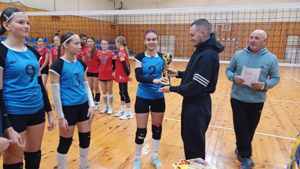 Команда ДЮСШ №1 імені Петра Стуса виборола перше місце у волейбольному турнірі «Золота осінь-2025»