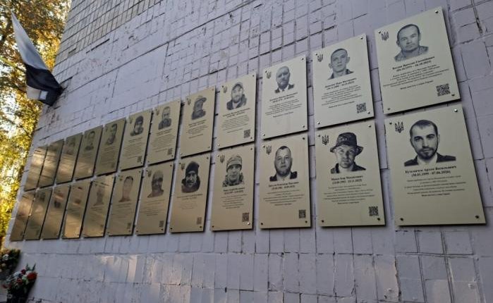 У школах Ковельської громади відкрили 49 меморіальних дошок полеглим Героям