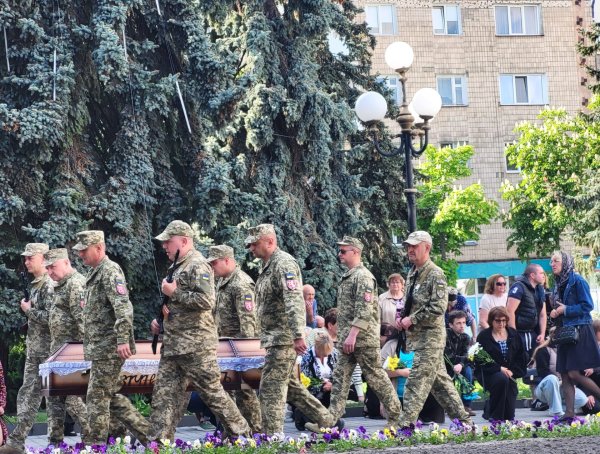 Уклін тобі, Герою: ковельчани віддали останню шану Максиму Ткачуку