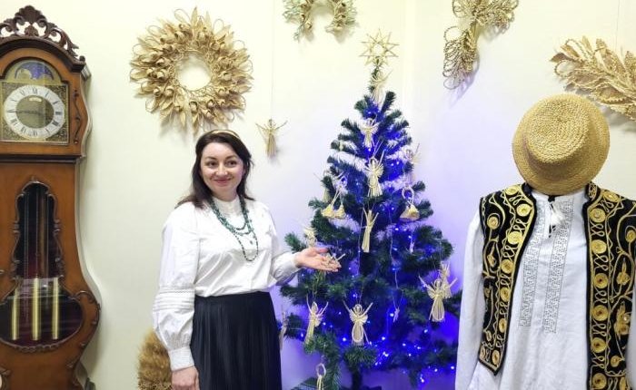 В історичному музеї відкрили персональну виставку солом’яних виробів майстрині Людмили Каменчук