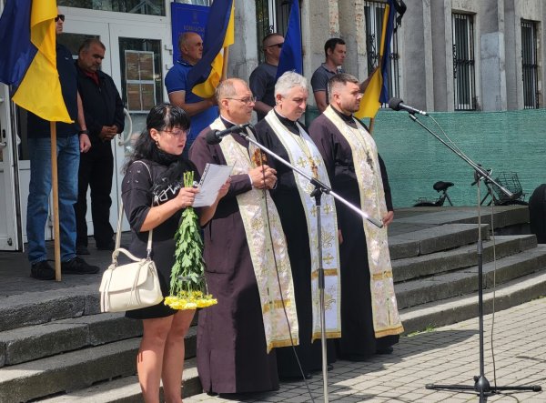 Довгий шлях до рідної землі: наша громада прощається з воїном Віктором Дорощуком, життя якого обірвалось у липні минулого року