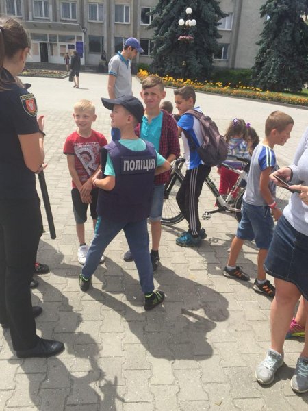 Патрульна поліція відзначила свій день народження на площі з ковельською малечею Патрульна поліція відзначила свій день народження на площі з ковельською малечею
