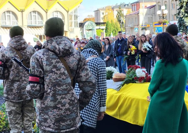 Назавжди в строю: ковельчани попрощались з Героєм Юрієм Халецьким