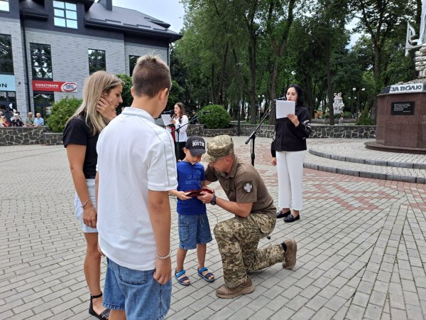 День Державності України: у Ковелі вшанували Героїв і вручили державні та міські нагороди