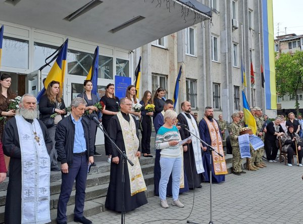 Назавжди в строю: ковельчани провели в останню земну дорогу молодого воїна Владислава Андрусика