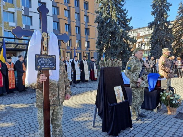 У Ковелі попрощалися із загиблим захисником України Олександром Маслом