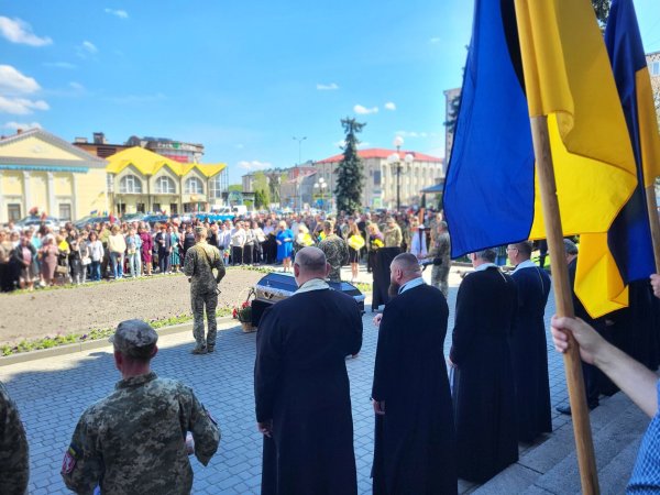 Ковельська громада провела в останню земну дорогу Героя Віктора Батюшкіна