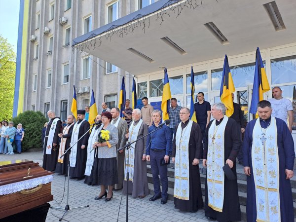 Сьогодні капітану Володимиру Котику мало б виповнитись 52 роки. Ковель попрощався зі своїм Героєм
