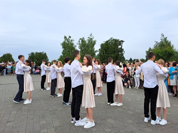 У Ковелі відбувся фестиваль шкільного вальсу У Ковелі відбувся фестиваль шкільного вальсу