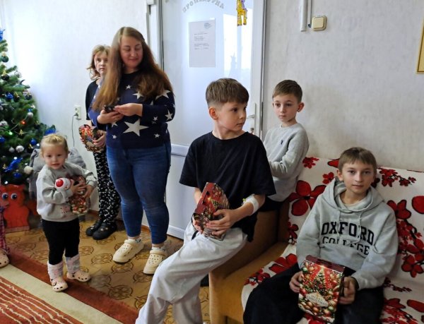У Ковельському МТМО дітям, які перебувають на лікуванні, передали подарунки до Дня Святого Миколая У Ковельському МТМО дітям, які перебувають на лікуванні, передали подарунки до Дня Святого Миколая