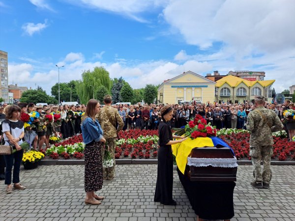 Мав серце і витривалість воїна: у Ковелі провели в останню дорогу Героя Павла Шайтана
