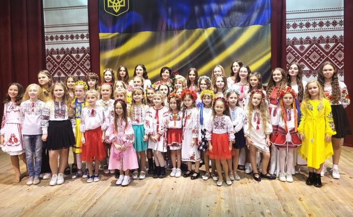 «З вірою та надією в серці співаємо для Перемоги»: студія «Надія» організувала благодійний захід на підтримку ЗСУ