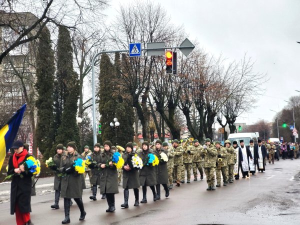 Обіцяв повернутись додому: ковельчани попрощались з Героєм Сергієм Оніщуком Обіцяв повернутись додому: ковельчани попрощались з Героєм Сергієм Оніщуком
