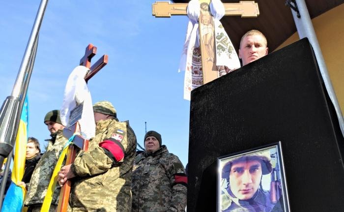 У селі Білин попрощались із загиблим Героєм Богданом Савенком