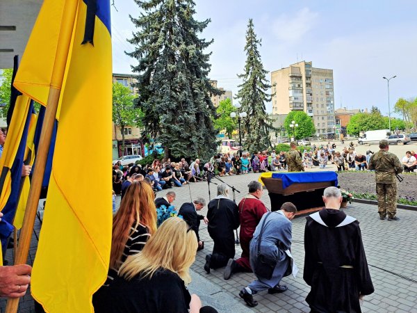 Назавжди в строю: ковельчани провели в останню земну дорогу молодого воїна Владислава Андрусика