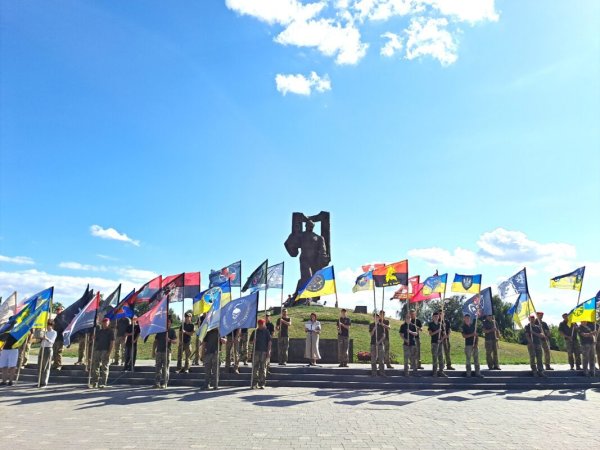 У Ковелі пройшла хода з прапорами бойових підрозділів У Ковелі пройшла хода з прапорами бойових підрозділів