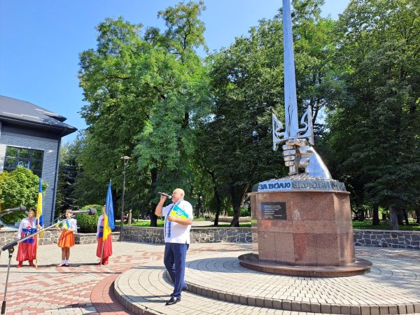 У Ковелі урочисто підняли Державний Прапор України