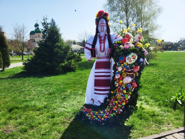 У Ковелі в парку Шевченка встановили Великодні композиції. Фото